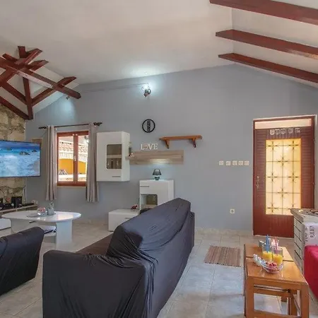 Villa Peace & Quiet By Guide *