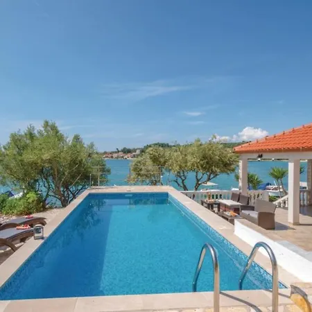 Peace & Quiet By Guide Villa