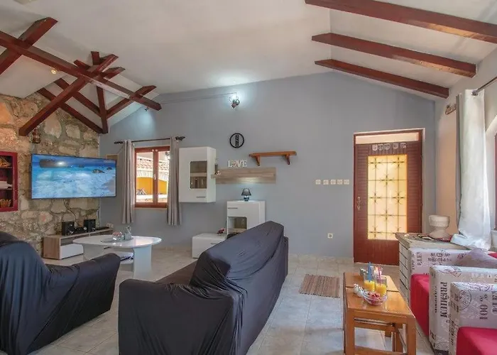 Villa Peace & Quiet By Guide *