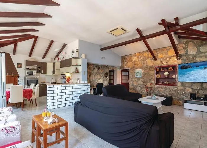 Peace & Quiet By Guide Villa